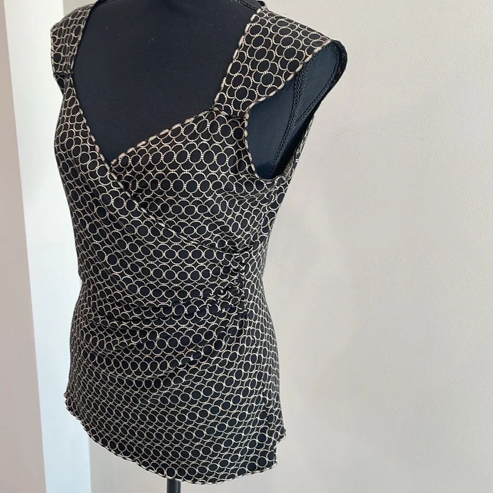 Max Studio size S Black and Tan Link design top